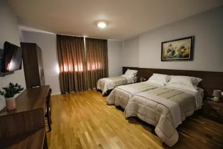 Room 6 of 9