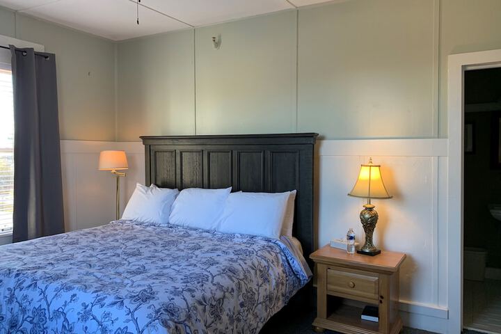Traditional Double Room 1 Queen Bed Garden View (19 of 58)