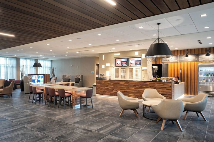 Lobby lounge