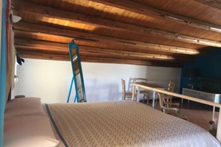 Room 11 of 27