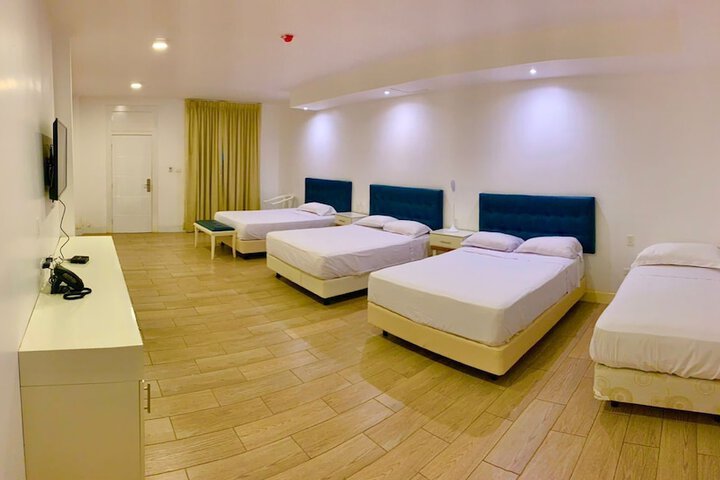 Room 10 of 22
