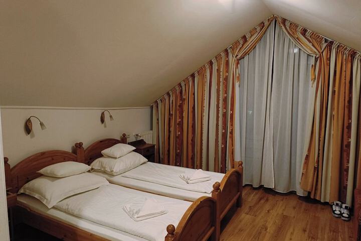 Room 9 of 38