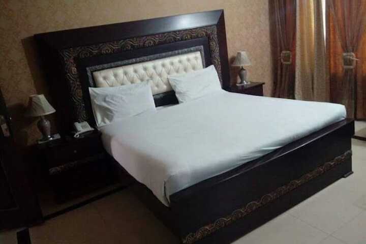 Room 6 of 7