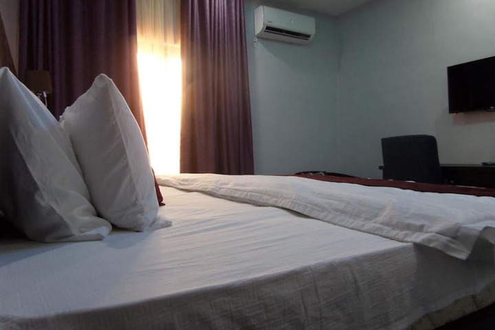 Room 17 of 35