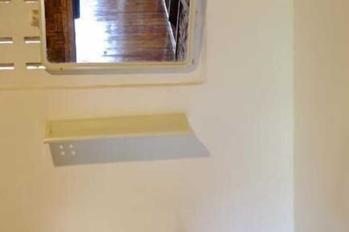 Room 27 of 51
