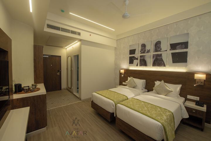 Room 16 of 28