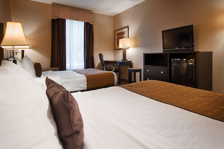 2 Double Beds (1 of 4)