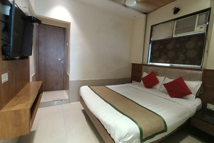 Room 50 of 90
