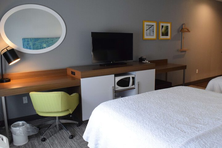 2 Queen Beds Hearing Accessible (10 of 13)