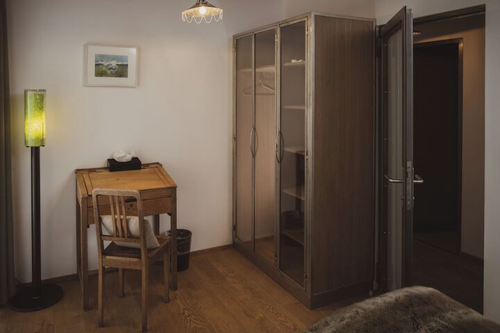 Room 8 of 48