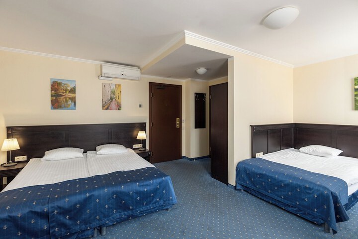Room 16 of 48