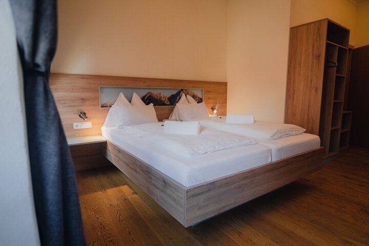 Room 13 of 79