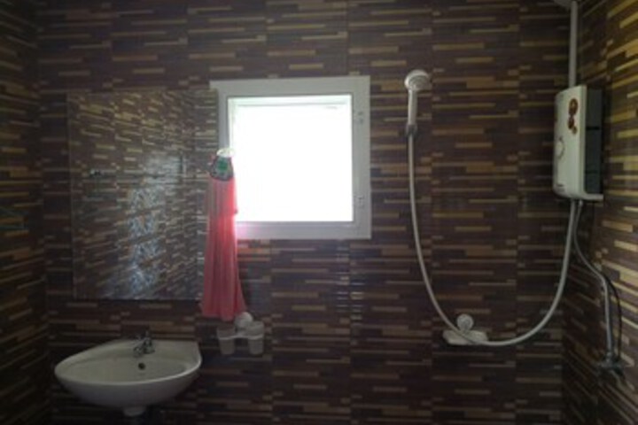 Room 10 of 38