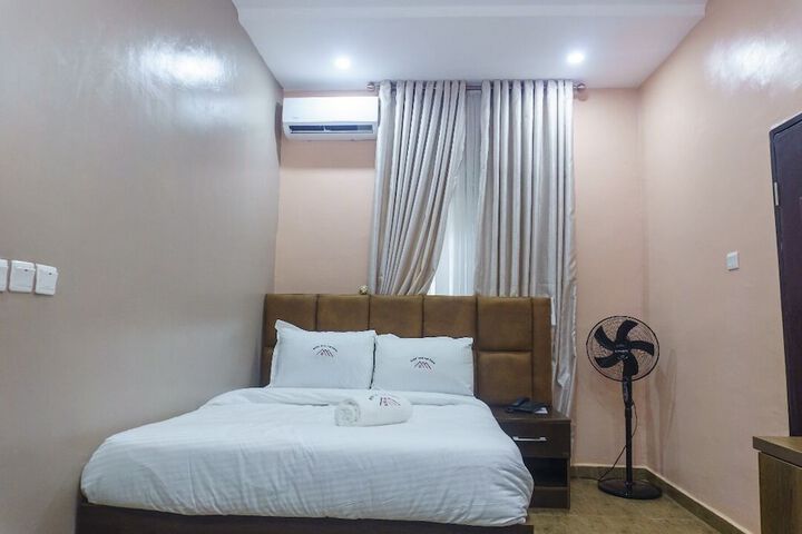 Room 13 of 26