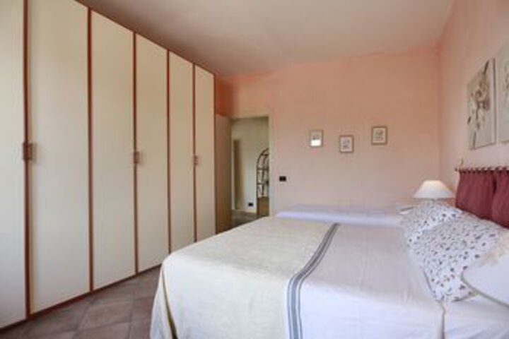 Room 13 of 32