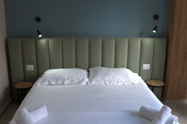 Room 17 of 46