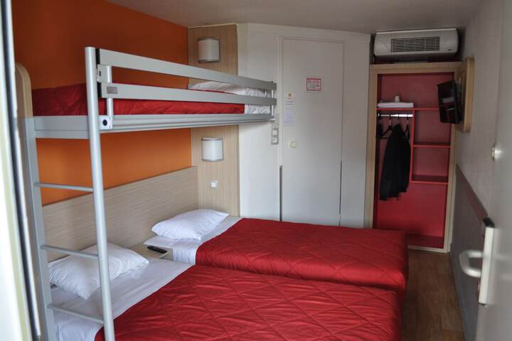 Room 25 of 61