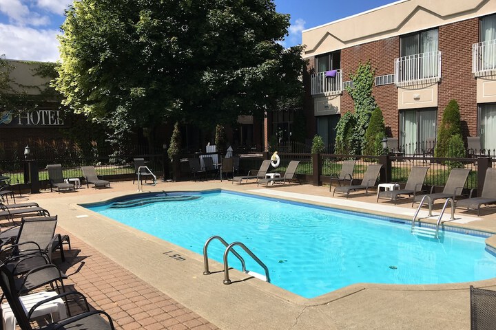 Pools & Facilities