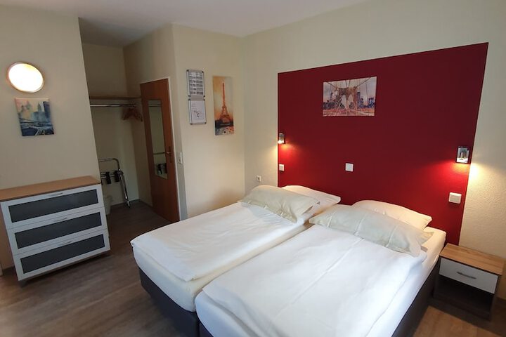 Room 12 of 46