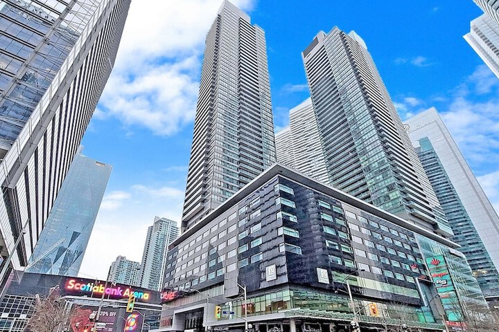 Maple Suites Toronto Downtown