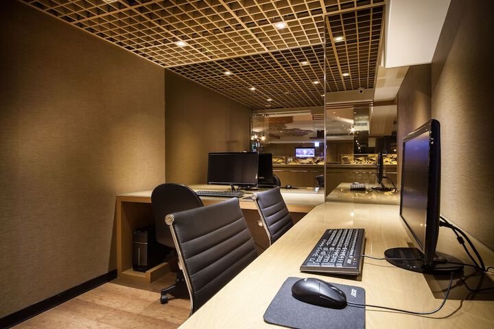 Business Center 97 of 99