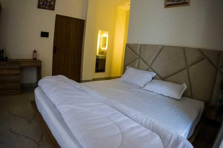 Room 3 of 18