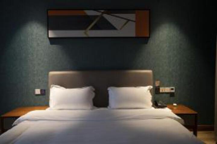 Room 8 of 8
