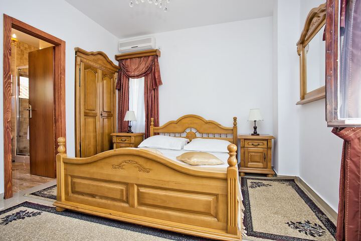 Room 14 of 60