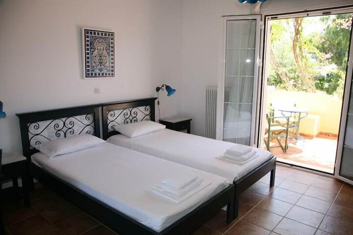 Room 4 of 36