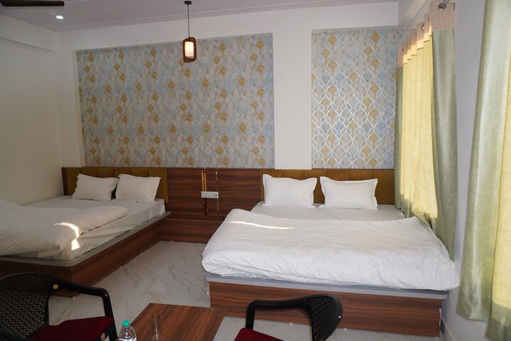 Room 13 of 34