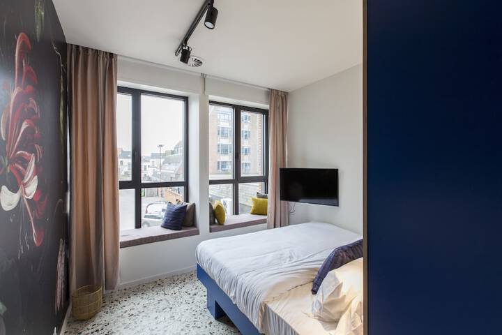 Room 9 of 50