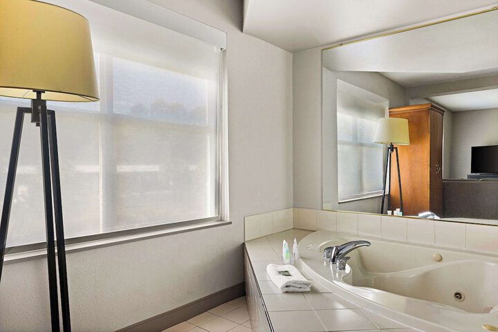 Suite 2 Queen Beds Accessible (6 of 7)