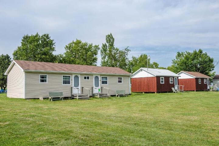 Exterior of Rachels Motel and Cottages