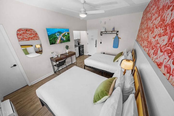 1 Queen Bed (8 of 27)