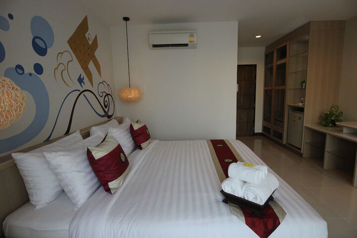 Room 13 of 77