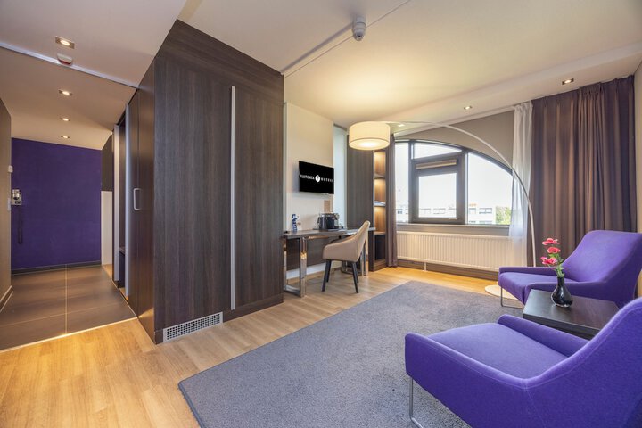 Room 9 of 44
