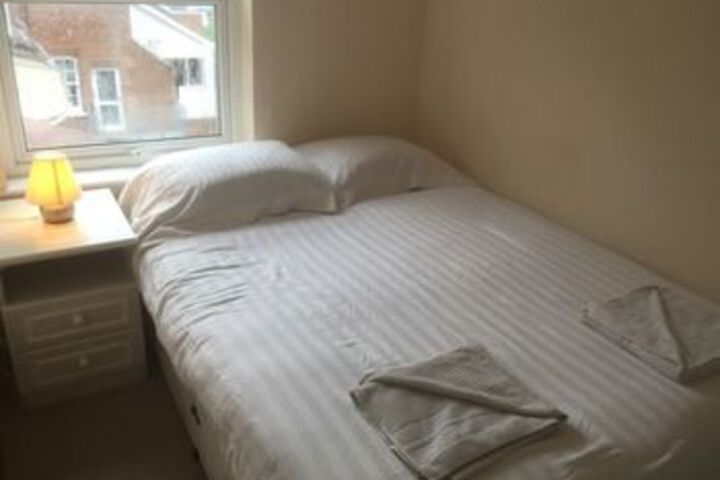 Room 2 of 9