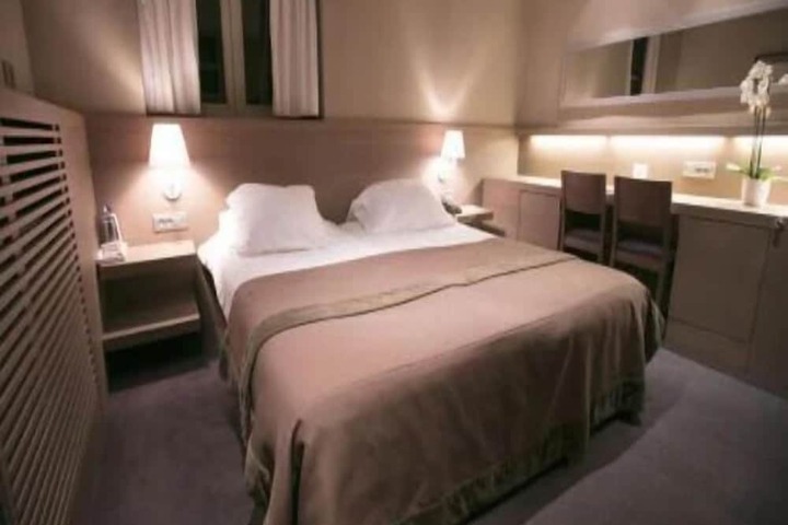 Room 10 of 46