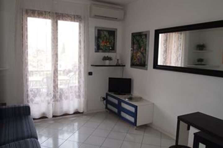 Room 32 of 50