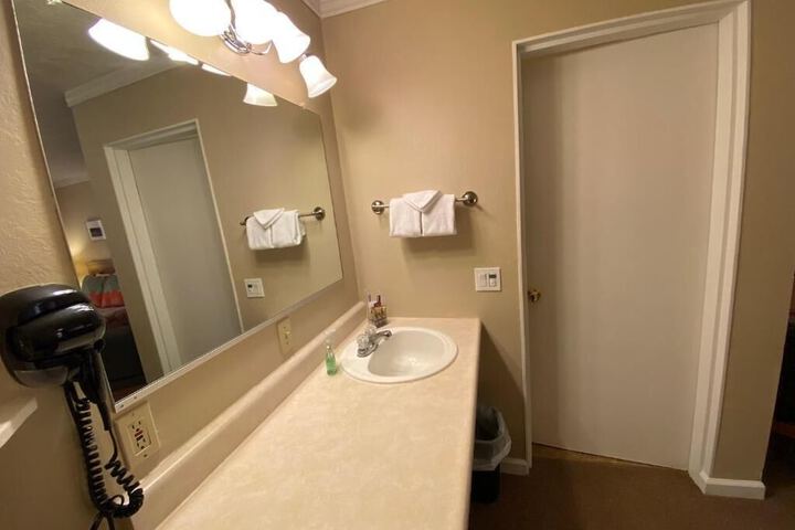 Room 33 of 47