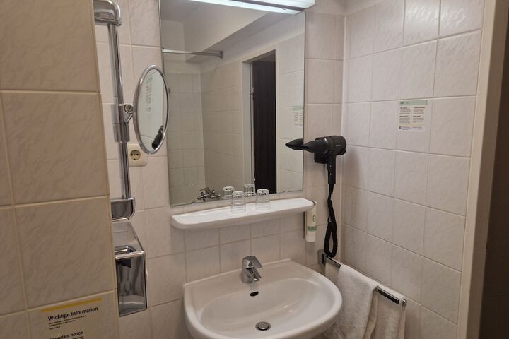 Room 10 of 171