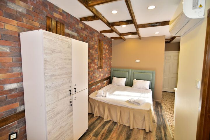 Room 34 of 38