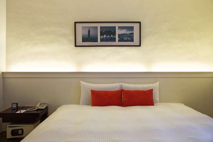 Room 11 of 30