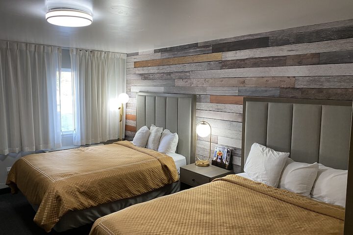 1 Queen Bed (11 of 26)