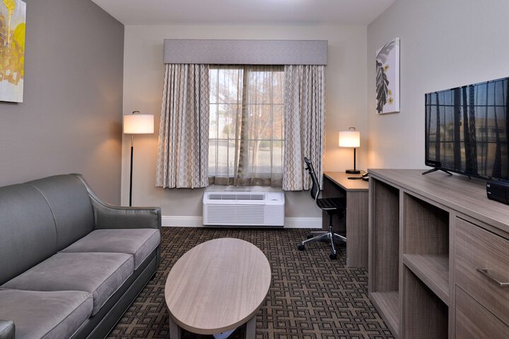 1 Queen Bed Second Floor Sofa Bed Sitting Area Work Desk WiFi Full Breakfast (4 of 19)