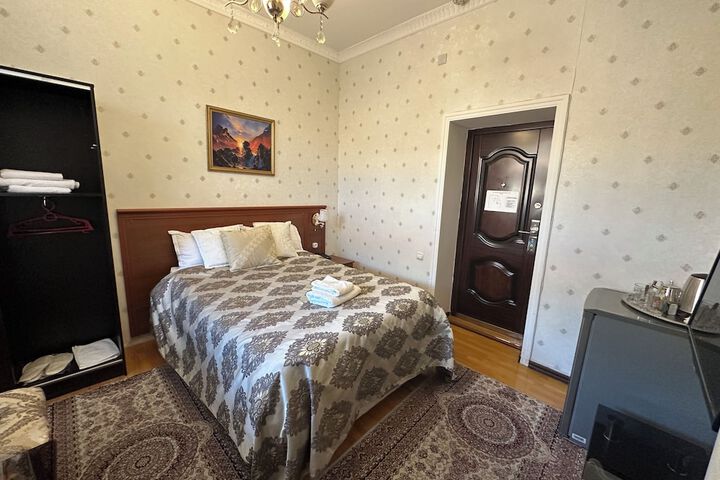 Room 24 of 48