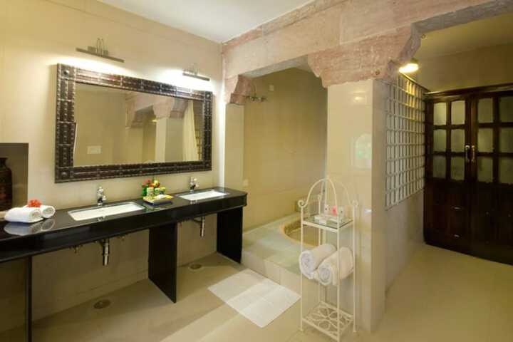 Room 14 of 32