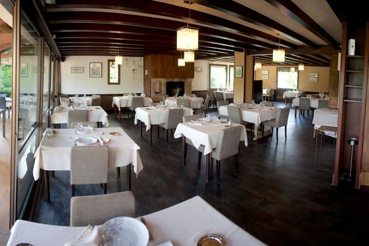 Dining 16 of 29
