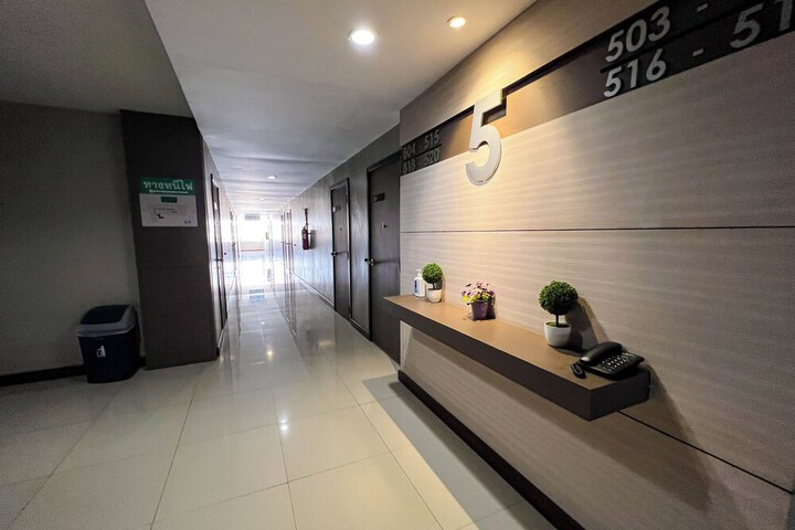 Ballroom/Hall 36 of 41