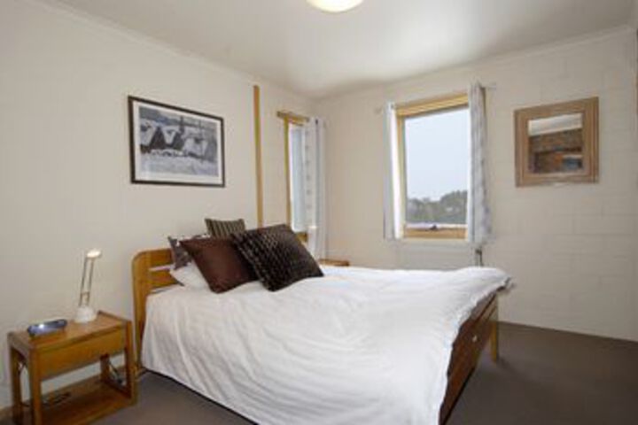 Room 7 of 12